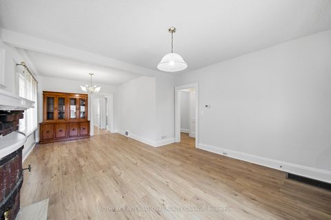 Photo 4 at 20 Bicknell Avenue, Eglinton West, Toronto