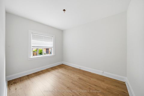 Photo 14 at 20 Bicknell Avenue, Eglinton West, Toronto