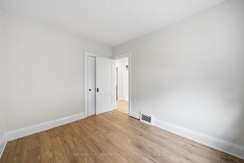Photo 15 at 20 Bicknell Avenue, Eglinton West, Toronto