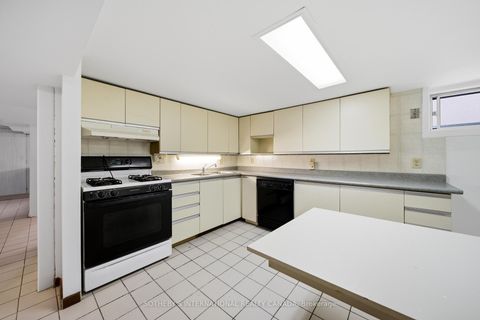 Photo 30 at 20 Bicknell Avenue, Eglinton West, Toronto