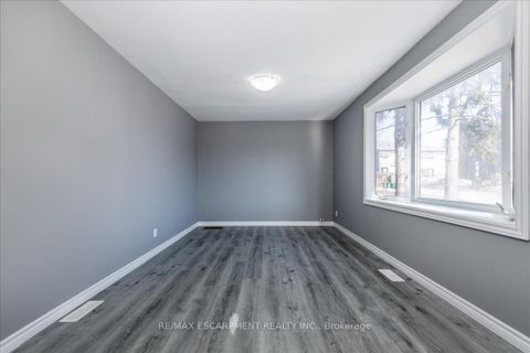 Photo 3 at #1, #2, #3 - 210 Owen Street, Wellington, Barrie