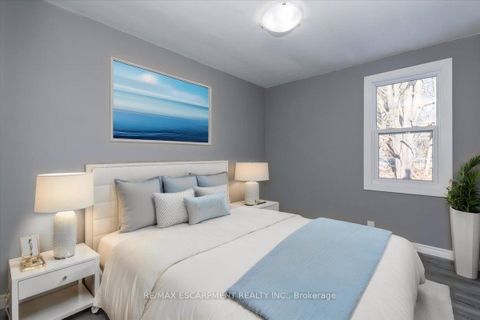 Photo 10 at #1, #2, #3 - 210 Owen Street, Wellington, Barrie