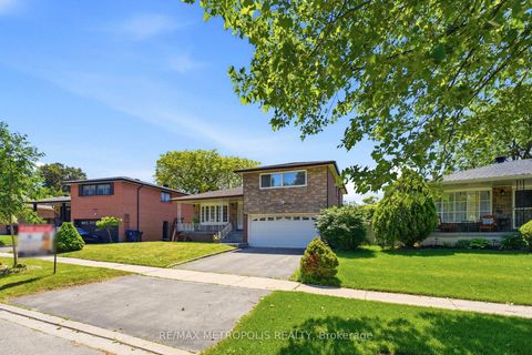 Photo 2 at 31 Langevin Crescent, Centennial Scarborough, Toronto