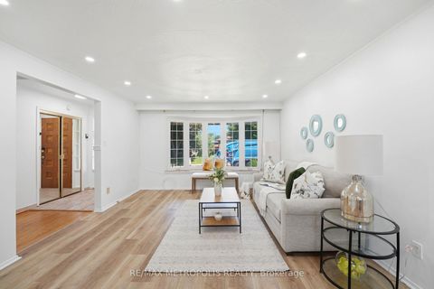 Photo 9 at 31 Langevin Crescent, Centennial Scarborough, Toronto