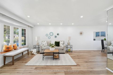 Photo 10 at 31 Langevin Crescent, Centennial Scarborough, Toronto