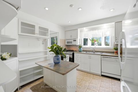 Photo 11 at 31 Langevin Crescent, Centennial Scarborough, Toronto