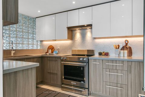 Photo 10 at PH04 - 99 Harbour Square, Waterfront Communities C1, Toronto