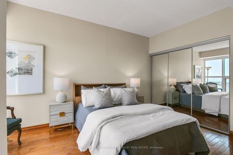 Photo 21 at PH04 - 99 Harbour Square, Waterfront Communities C1, Toronto