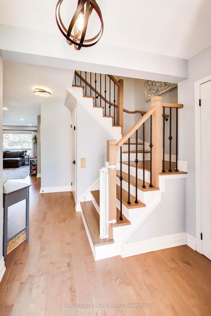 Photo 1 at 3375 Fenwick Crescent, Erin Mills, Mississauga