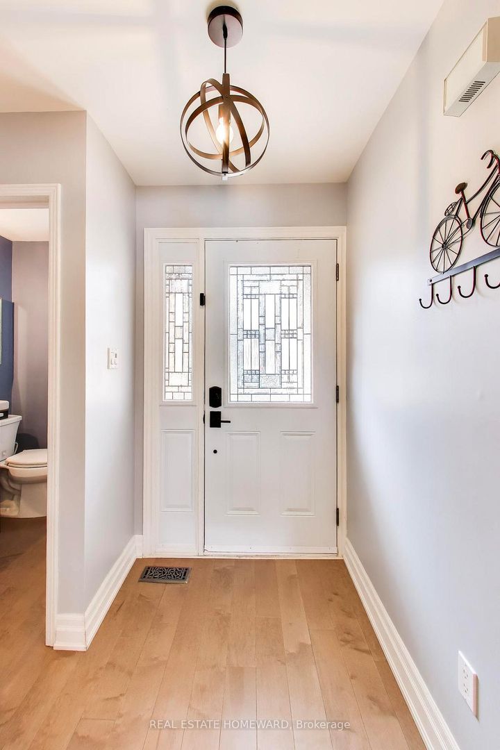 Photo 2 at 3375 Fenwick Crescent, Erin Mills, Mississauga