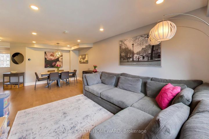 Photo 5 at 3375 Fenwick Crescent, Erin Mills, Mississauga