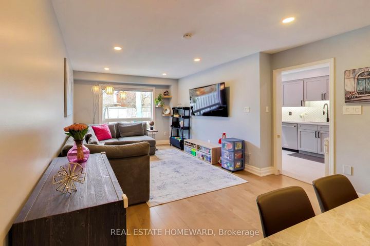 Photo 6 at 3375 Fenwick Crescent, Erin Mills, Mississauga