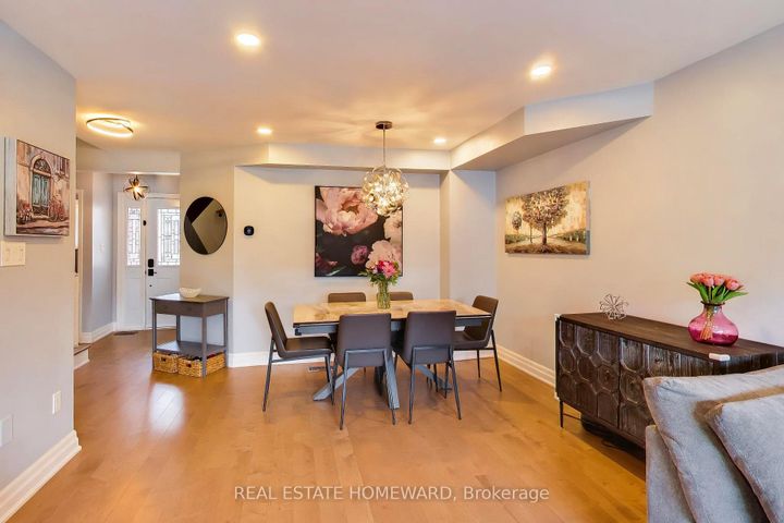 Photo 7 at 3375 Fenwick Crescent, Erin Mills, Mississauga