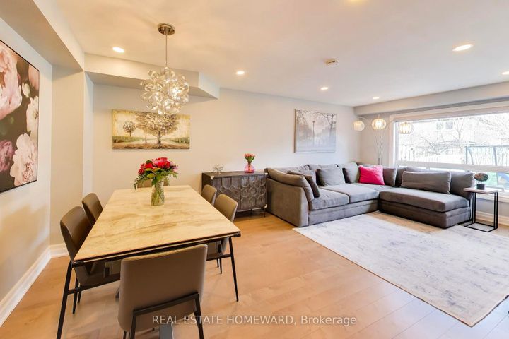 Photo 10 at 3375 Fenwick Crescent, Erin Mills, Mississauga