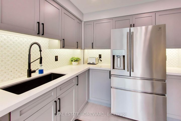 Photo 13 at 3375 Fenwick Crescent, Erin Mills, Mississauga