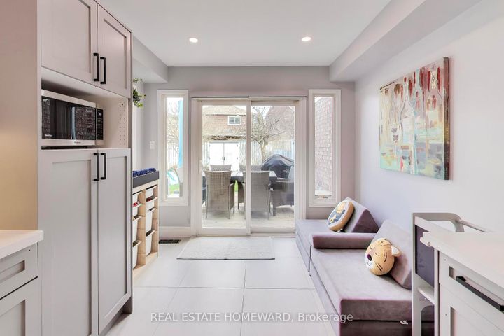 Photo 16 at 3375 Fenwick Crescent, Erin Mills, Mississauga