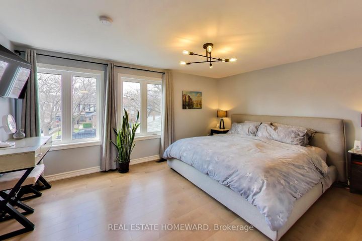 Photo 18 at 3375 Fenwick Crescent, Erin Mills, Mississauga