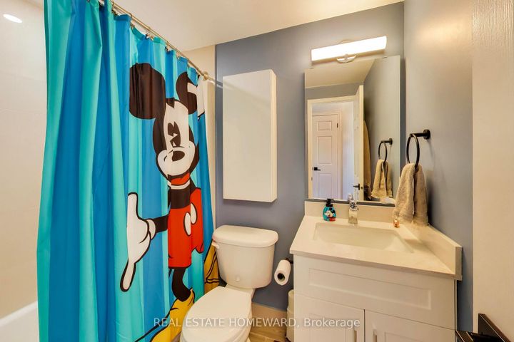 Photo 25 at 3375 Fenwick Crescent, Erin Mills, Mississauga