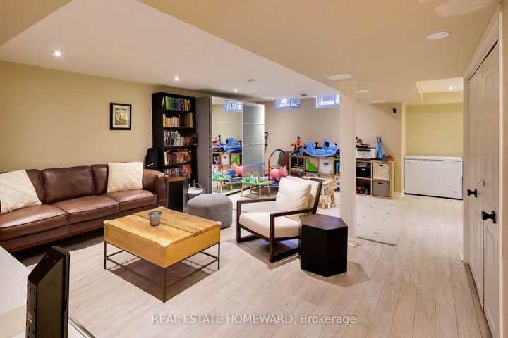 Photo 27 at 3375 Fenwick Crescent, Erin Mills, Mississauga