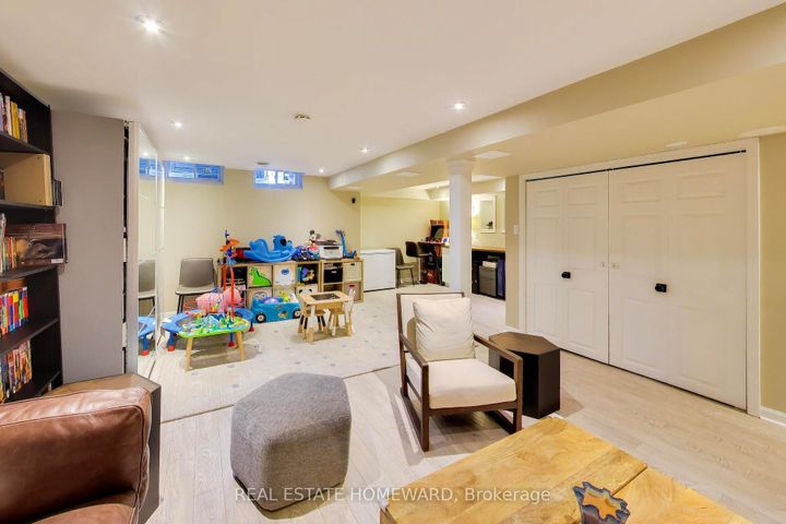 Photo 28 at 3375 Fenwick Crescent, Erin Mills, Mississauga