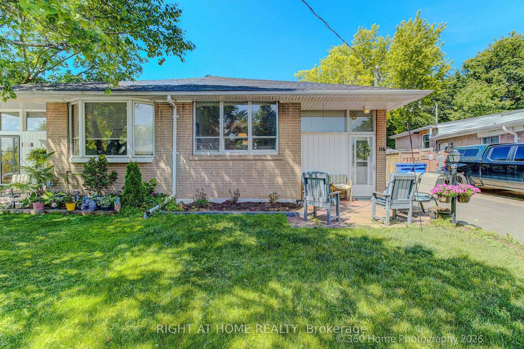 116 Longford Drive, London, Newmarket photo number 2