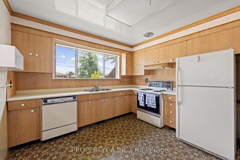 Photo 7 at 77 Troutbrooke Drive, CFB, Toronto