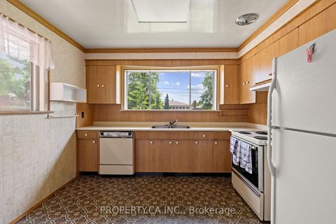 Photo 8 at 77 Troutbrooke Drive, CFB, Toronto