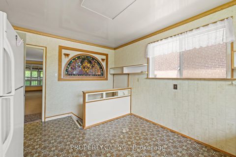 Photo 9 at 77 Troutbrooke Drive, CFB, Toronto