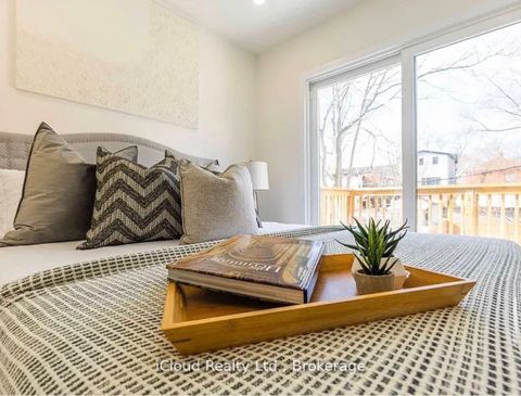 Photo 4 at 386 Coxwell Avenue, Woodbine Corridor, Toronto