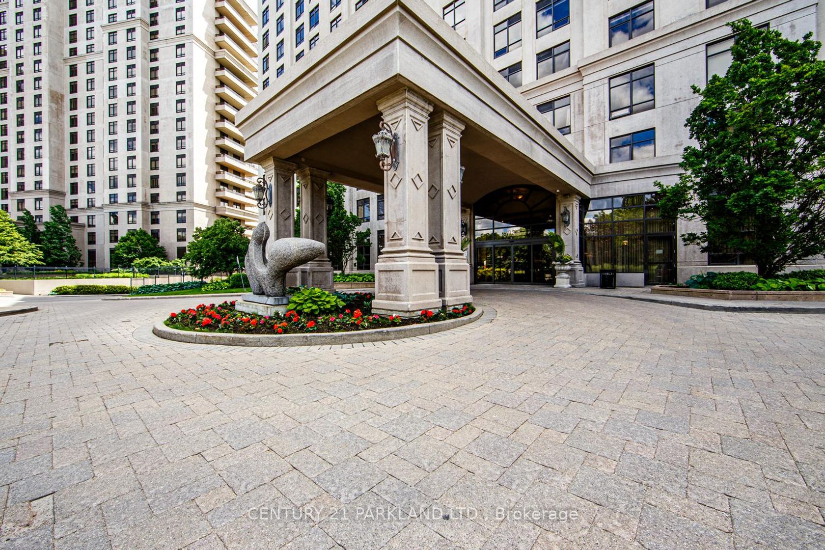 501 - 9235 Jane Street, Maple, Vaughan photo number 2