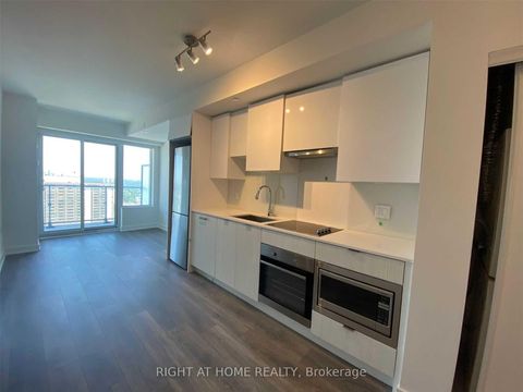 Photo 2 at 2912 - 99 Broadway Avenue, Mount Pleasant West, Toronto