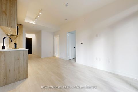Photo 7 at 1401 - 117 Broadway Avenue, Mount Pleasant West, Toronto