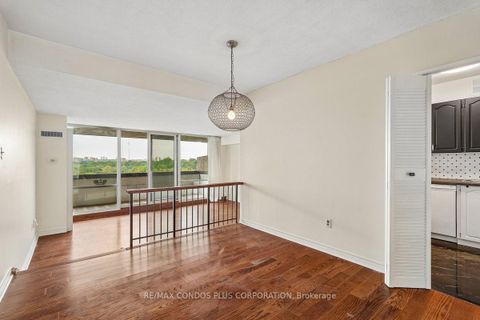 Photo 3 at 1307 - 250 Scarlett Road, Smythe, Toronto
