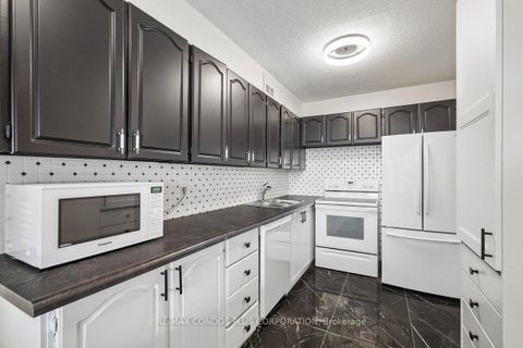 Photo 4 at 1307 - 250 Scarlett Road, Smythe, Toronto