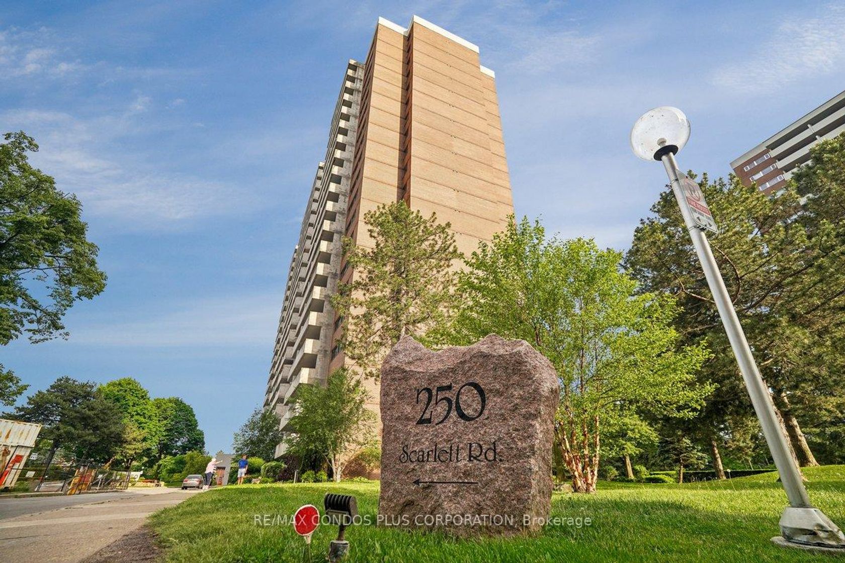 1307 - 250 Scarlett Road, Smythe, Toronto 