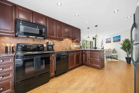 Photo 9 at 7 - 2366 Queen Street E, The Beaches, Toronto