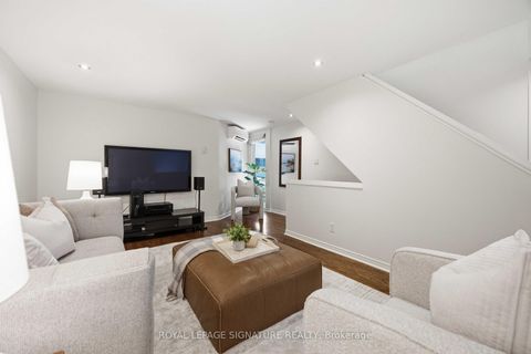Photo 15 at 7 - 2366 Queen Street E, The Beaches, Toronto