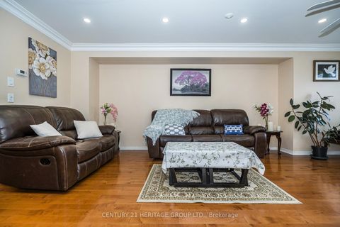 Photo 13 at 164 Jenkinson Way, Dorset Park, Toronto