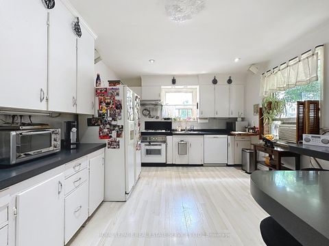 Photo 2 at 145 Parkview Avenue, Willowdale East, Toronto