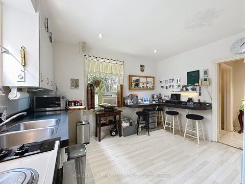 Photo 3 at 145 Parkview Avenue, Willowdale East, Toronto