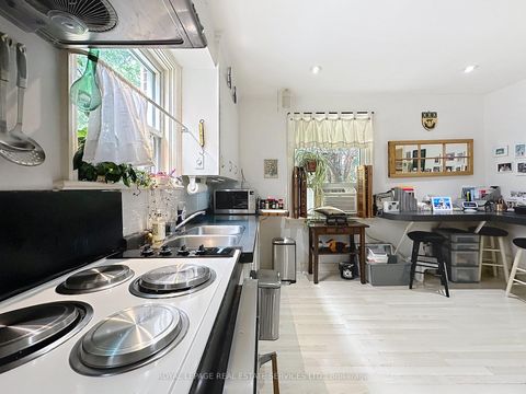 Photo 11 at 145 Parkview Avenue, Willowdale East, Toronto