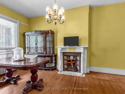 Photo 4 at 91 Borden Street, University, Toronto