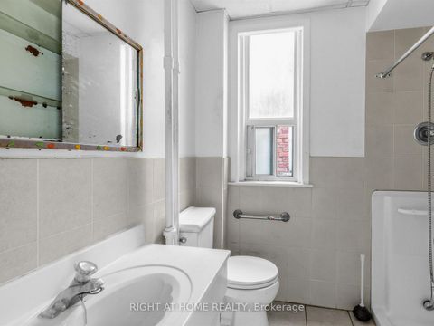 Photo 7 at 91 Borden Street, University, Toronto