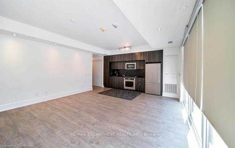 Photo 3 at 120 - 80 Vanauley Street, Chinatown, Toronto