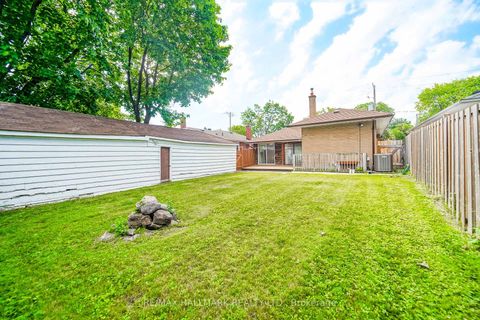 Photo 7 at 60 Vradenberg Drive, Sullivan, Toronto