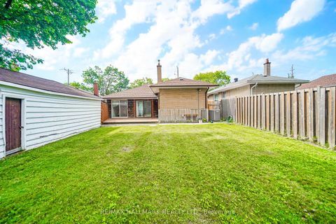 Photo 8 at 60 Vradenberg Drive, Sullivan, Toronto