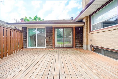 Photo 9 at 60 Vradenberg Drive, Sullivan, Toronto