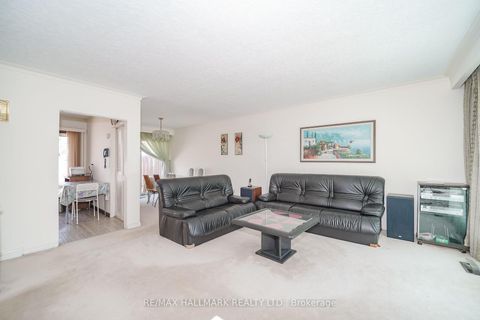 Photo 11 at 60 Vradenberg Drive, Sullivan, Toronto