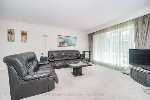 Photo 13 at 60 Vradenberg Drive, Sullivan, Toronto