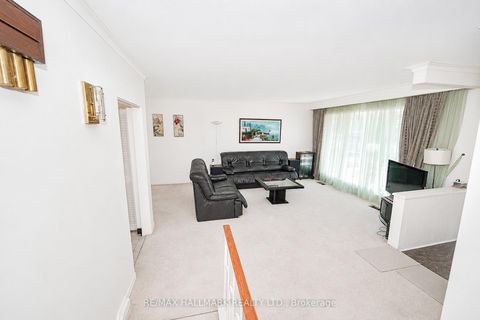 Photo 16 at 60 Vradenberg Drive, Sullivan, Toronto